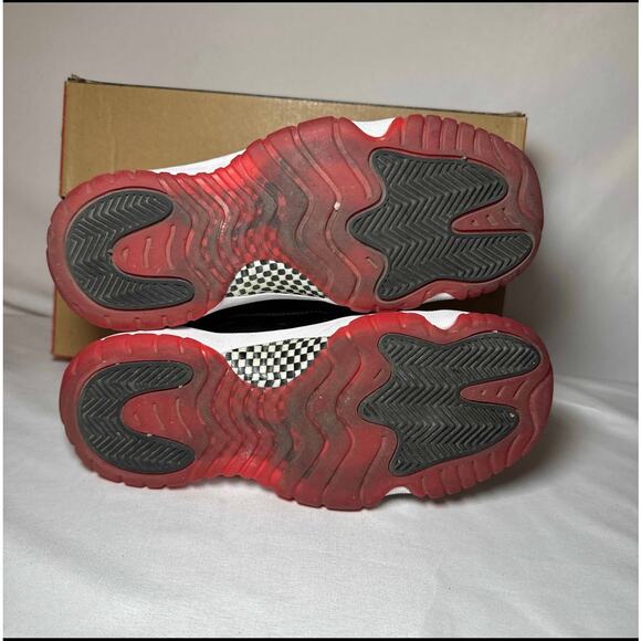 Size 6 - Nike Air Jordan 11 Retro GS Bred 2019 Men's Shoes - Picture 6 of 11